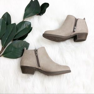 Carlos Santana | Women’s Tan Suede Boots